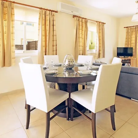 Neoma Villa